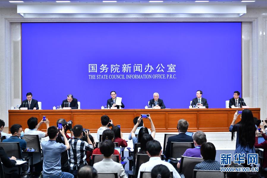 （新華全媒頭條·“抗擊疫情的中國行動”白皮書·圖文互動）（1）人民至上、生命至上的中國答卷——從白皮書看中國抗擊疫情歷程