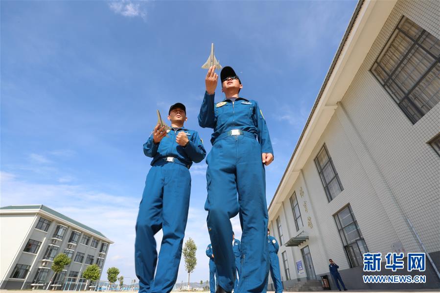 （圖文互動）（3）5290小時！中國空軍殲擊機飛行紀(jì)錄保持者光榮停飛