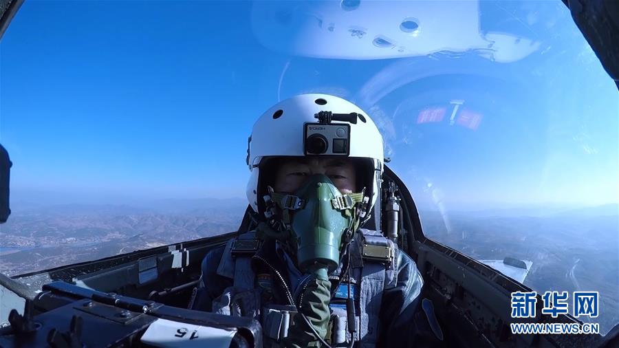 （圖文互動）（4）5290小時！中國空軍殲擊機飛行紀(jì)錄保持者光榮停飛