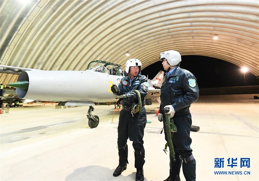 （圖文互動）（5）5290小時！中國空軍殲擊機飛行紀(jì)錄保持者光榮停飛