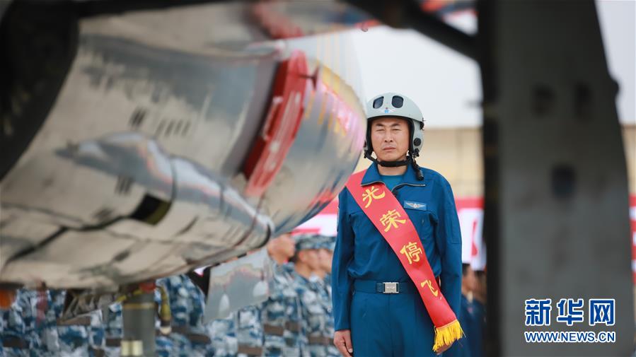 （圖文互動）（7）5290小時！中國空軍殲擊機飛行紀(jì)錄保持者光榮停飛
