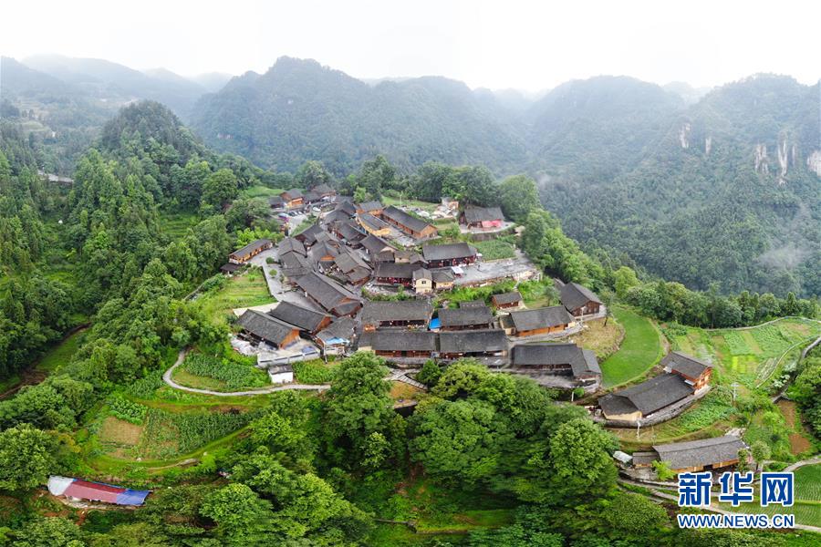 （新華全媒頭條·走向我們的小康生活·圖文互動）（7）那山，那人，那苗寨——十八洞村三代人的奮斗史