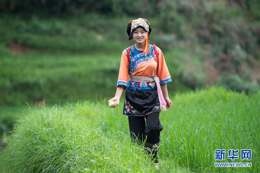 （新華全媒頭條·走向我們的小康生活·圖文互動）（4）那山，那人，那苗寨——十八洞村三代人的奮斗史