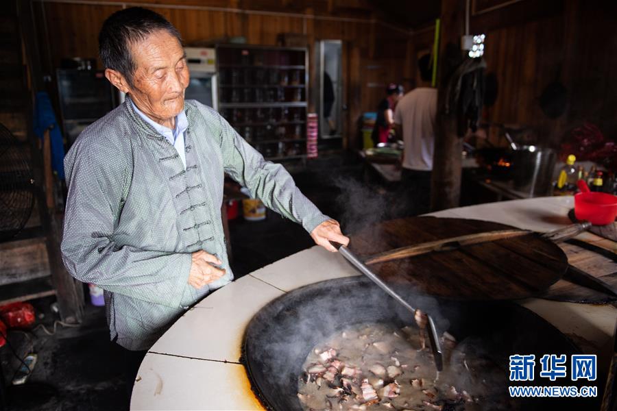 （新華全媒頭條·走向我們的小康生活·圖文互動）（8）那山，那人，那苗寨——十八洞村三代人的奮斗史