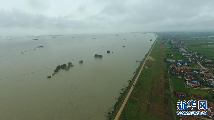 （防汛抗洪&middot;圖文互動）（5）&ldquo;險情不可怕，可怕的是不能及時發(fā)現(xiàn)險情&rdquo;&mdash;&mdash;洞庭湖巡堤查險現(xiàn)場直擊