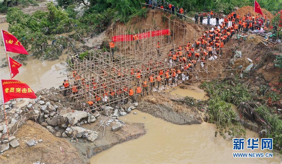 （防汛抗洪·圖文互動）（10）洪水不退，子弟兵誓死不退——解放軍和武警部隊官兵參與洪澇災(zāi)害搶險救援記事