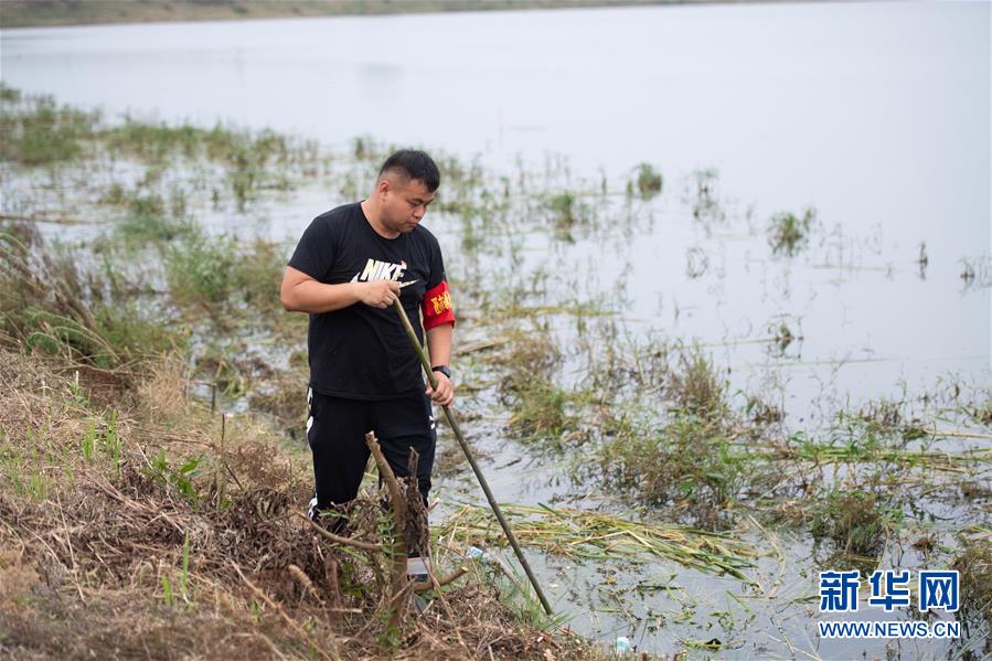 （防汛抗洪·圖文互動(dòng)）（2）在大堤上成長，為人民守護(hù)——洪水中的青年“生力軍”