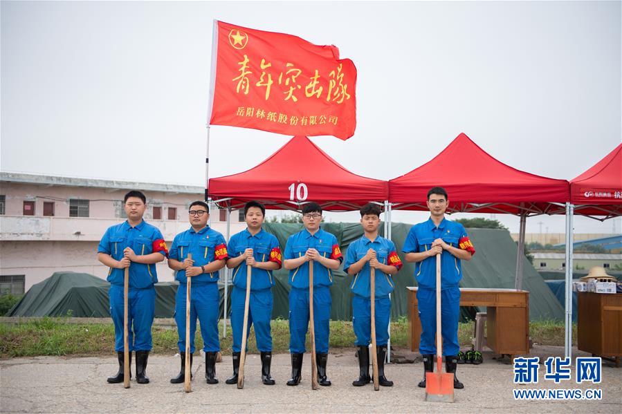 （防汛抗洪·圖文互動(dòng)）（8）在大堤上成長，為人民守護(hù)——洪水中的青年“生力軍”
