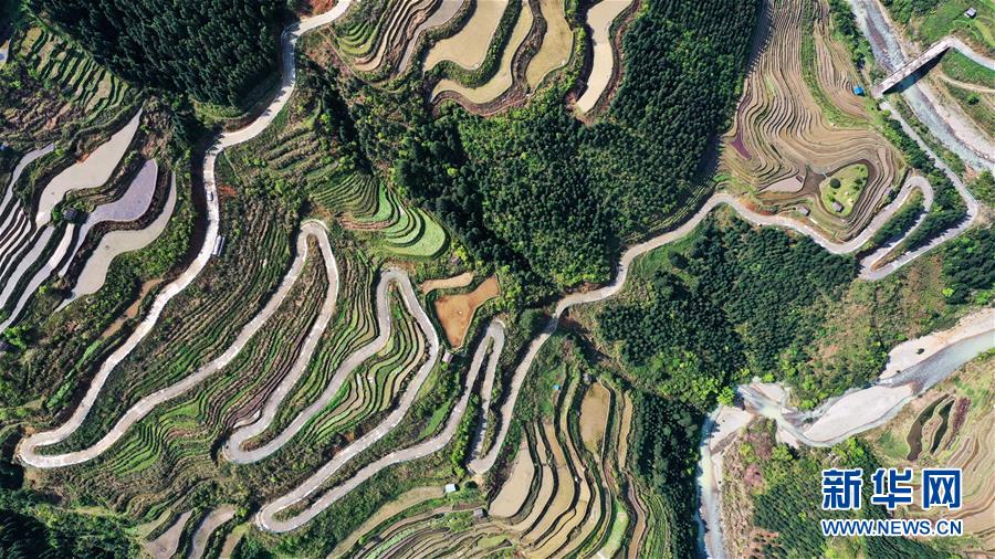 （新華全媒頭條&middot;走向我們的小康生活&middot;圖文互動）（2）三幅&ldquo;圖鑒&rdquo;說變遷&mdash;&mdash;貴州&ldquo;穿越時空&rdquo;的脫貧印記