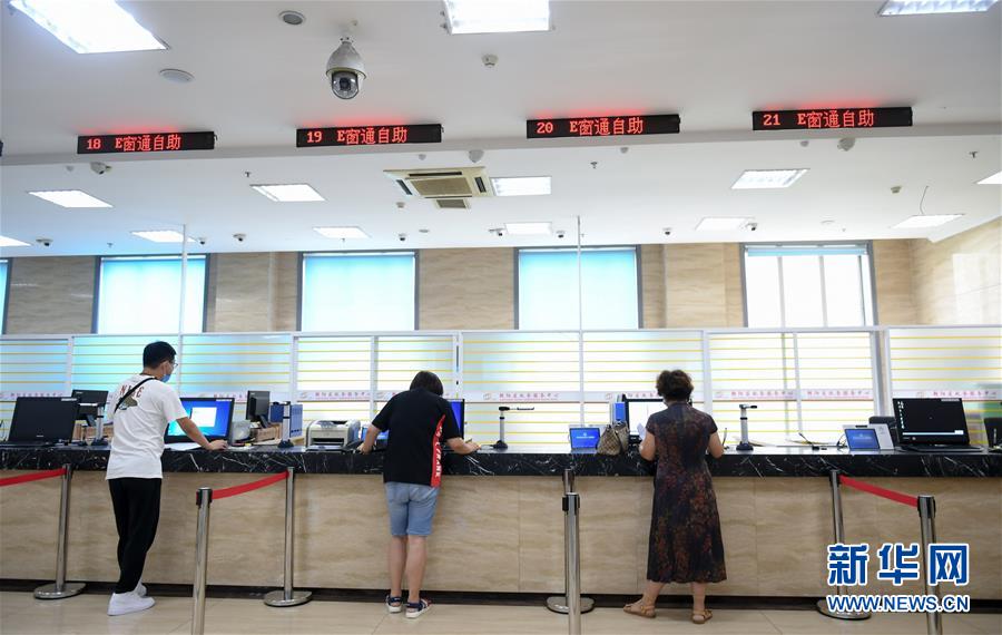 (在習(xí)近平新時(shí)代中國(guó)特色社會(huì)主義思想指引下——新時(shí)代新作為新篇章·習(xí)近平總書(shū)記關(guān)切事·圖文互動(dòng))(10)激發(fā)每個(gè)經(jīng)濟(jì)“細(xì)胞”的活力——千方百計(jì)把市場(chǎng)主體保護(hù)好