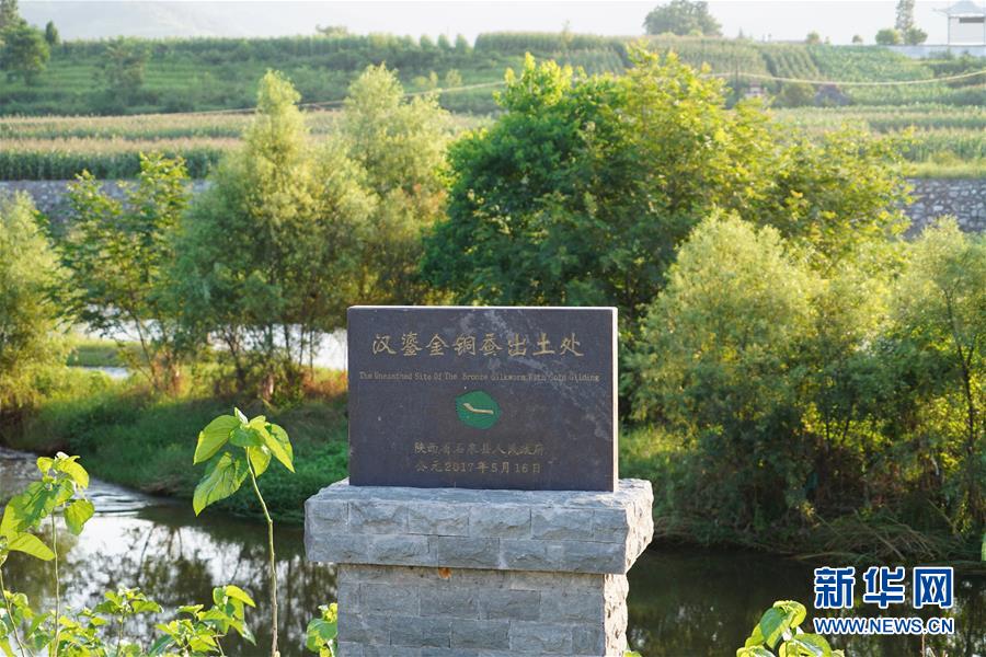 （走向我們的小康生活·圖文互動）（5）綠了青山，紅了日子——秦巴山區(qū)群眾繪出小康“調(diào)色板”