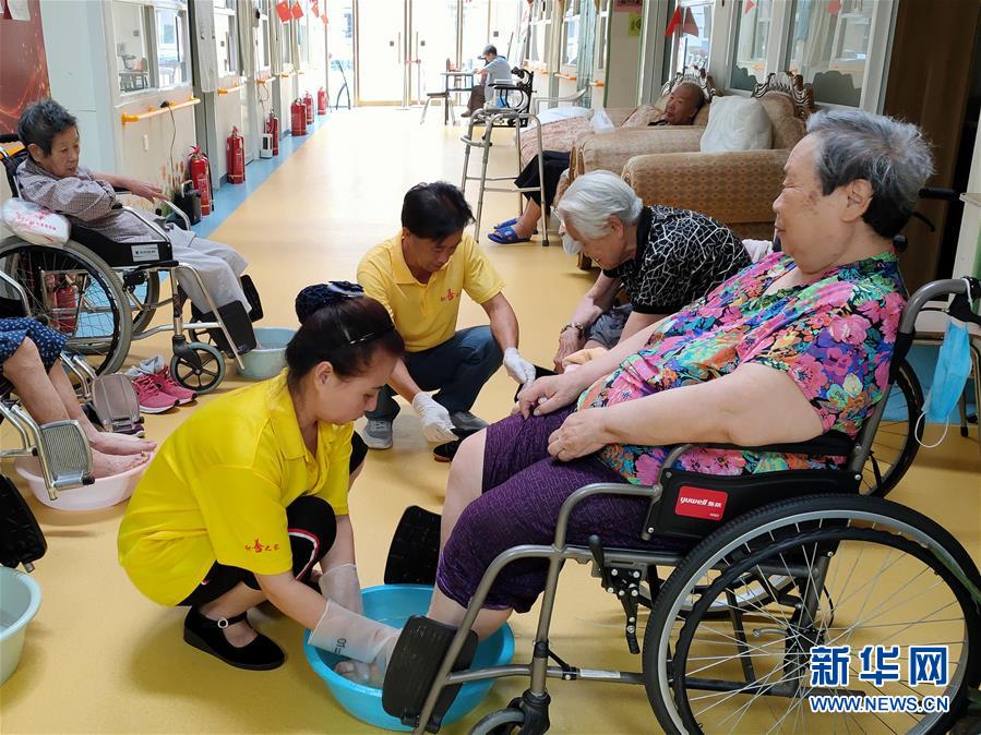 （走向我們的小康生活·圖文互動(dòng)）（3）北京“老有所養(yǎng)”的床邊、身邊、周邊事
