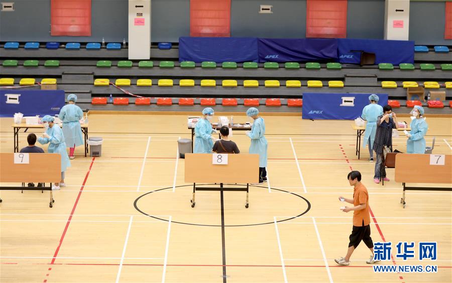 （圖文互動）（4）&ldquo;身為醫(yī)護(hù)人員一分子，應(yīng)該出來幫忙&rdquo;&mdash;&mdash;參與新冠病毒社區(qū)檢測的香港醫(yī)護(hù)人員速寫