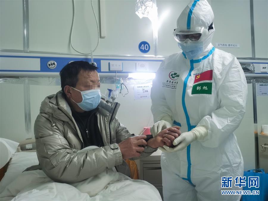 （抗疫一線醫(yī)務人員英雄群體·圖文互動）（2）合力護航生命之舟——遼寧、上海、廣東等醫(yī)療隊聯(lián)手決戰(zhàn)雷神山