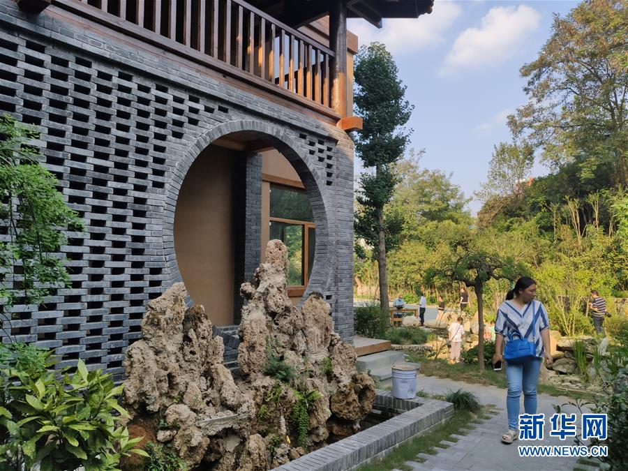 （走向我們的小康生活·圖文互動(dòng)）（1）游客來(lái)了，小康近了——生態(tài)旅游引領(lǐng)湖北山區(qū)蝶變二三事