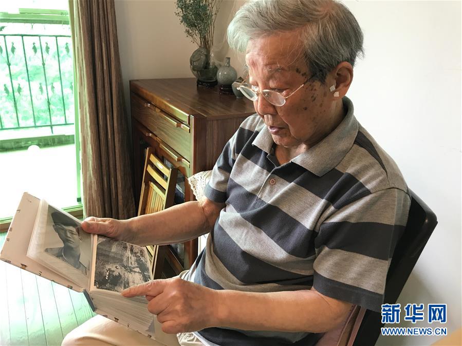 （紀(jì)念抗美援朝70周年·圖文互動(dòng)）戰(zhàn)地金達(dá)萊，花兒為誰(shuí)開(kāi)？——記志愿軍老戰(zhàn)士文工隊(duì)員任紅舉