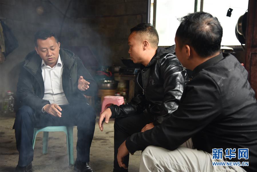 （決戰(zhàn)決勝脫貧攻堅·圖文互動）“父親未完成的事業(yè)，我來完成”——貴州父子接力脫貧攻堅
