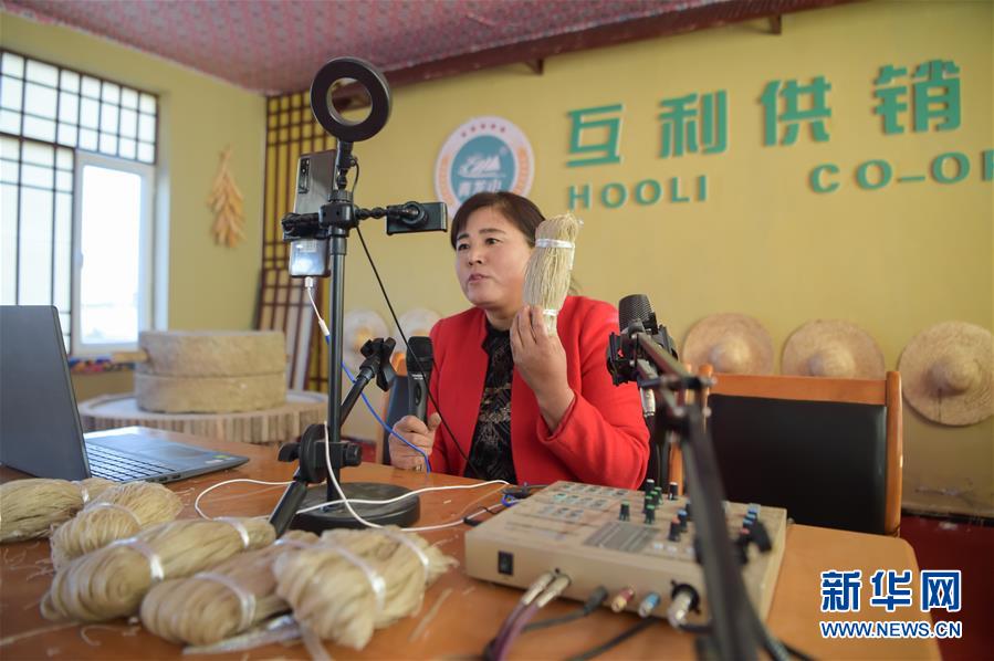 （全面建成小康社會&ldquo;百城千縣萬村&rdquo;調(diào)研行&middot;圖文互動）（3）互助互利，小甘薯帶來甜蜜日子&mdash;&mdash;內(nèi)蒙古奈曼旗互利村闖出產(chǎn)業(yè)致富之路