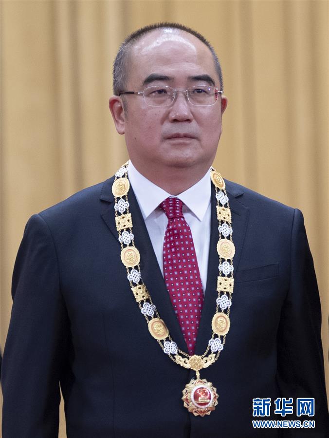 （抗疫先進(jìn)事跡·圖文互動(dòng)）（1）張定宇：疫情“暴風(fēng)眼”里，“漸凍”之軀與時(shí)間賽跑