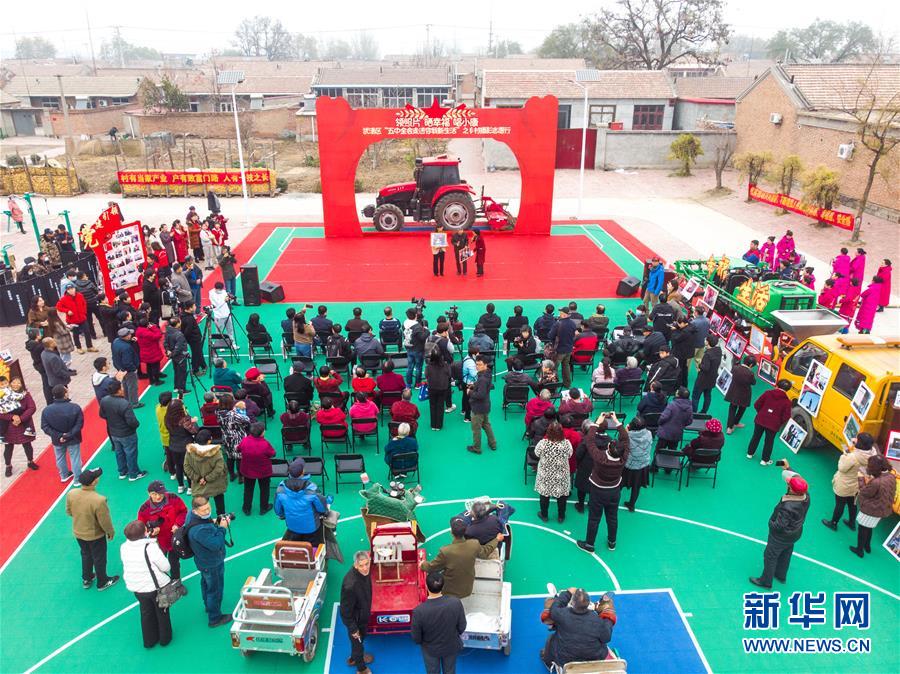 （五中全會精神在基層·圖文互動）（1）天津、福建、廣東、云南等地創(chuàng)新形式讓黨的十九屆五中全會精神“飛入尋常百姓家”