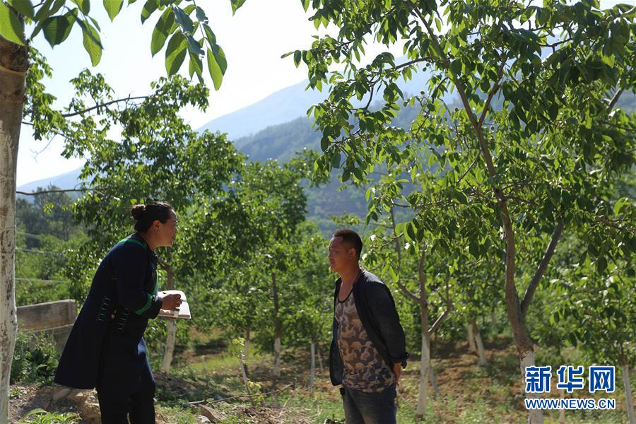 （代表委員履職）（3）全國人大代表吉克石烏：創(chuàng)建&ldquo;四好&rdquo;挑起脫貧大梁