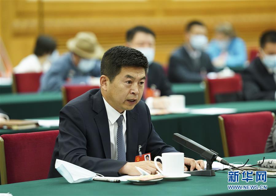 （新華全媒頭條·圖文互動(dòng)）（5）從人民中汲取磅礴力量——習(xí)近平總書記同出席2020年全國(guó)兩會(huì)人大代表、政協(xié)委員共商國(guó)是紀(jì)實(shí)