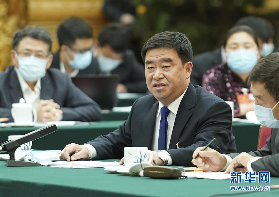 （新華全媒頭條·圖文互動(dòng)）（6）從人民中汲取磅礴力量——習(xí)近平總書記同出席2020年全國(guó)兩會(huì)人大代表、政協(xié)委員共商國(guó)是紀(jì)實(shí)