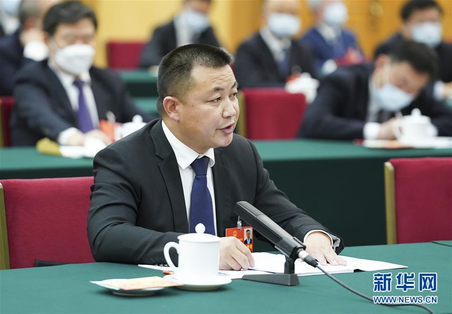 （新華全媒頭條·圖文互動(dòng)）（11）從人民中汲取磅礴力量——習(xí)近平總書記同出席2020年全國(guó)兩會(huì)人大代表、政協(xié)委員共商國(guó)是紀(jì)實(shí)