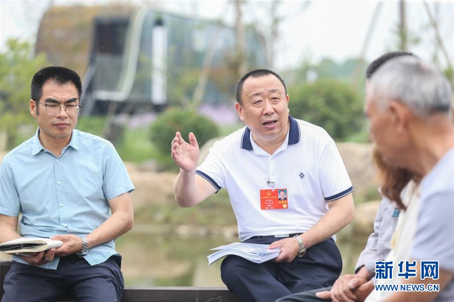 （新華全媒頭條·兩會精神看落實·圖文互動）（2）整體謀劃、系統(tǒng)升級、全面提升——落實全國兩會精神織牢織密公共衛(wèi)生防護網(wǎng)