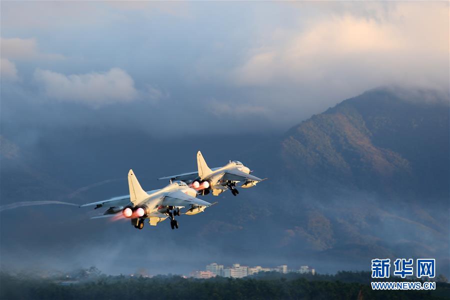 （新華全媒頭條·圖文互動）（2）沿著中國特色強(qiáng)軍之路闊步前進(jìn)——黨中央、中央軍委領(lǐng)導(dǎo)推進(jìn)國防和軍隊建設(shè)70年紀(jì)實