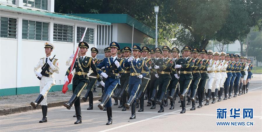 （圖文互動）（5）“我和我的祖國，一刻也不能分割”——解放軍駐香港部隊與市民共同慶祝國慶70周年見聞