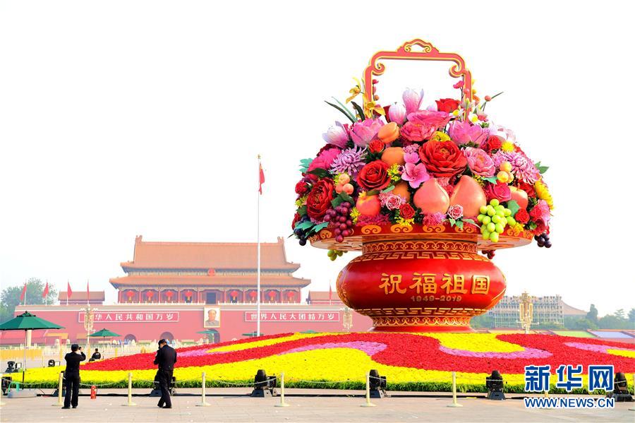 （圖文互動）（2）7小時組裝！18米高巨型“花果籃”亮相天安門廣場