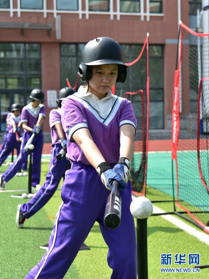 （體育&middot;圖文互動）（3）（在習(xí)近平新時代中國特色社會主義思想指引下&mdash;&mdash;新時代新作為新篇章&middot;總書記關(guān)心的百姓身邊事）奔跑吧，少年！&mdash;&mdash;體育讓孩子們插上強壯的翅膀（配本社同題文字稿）