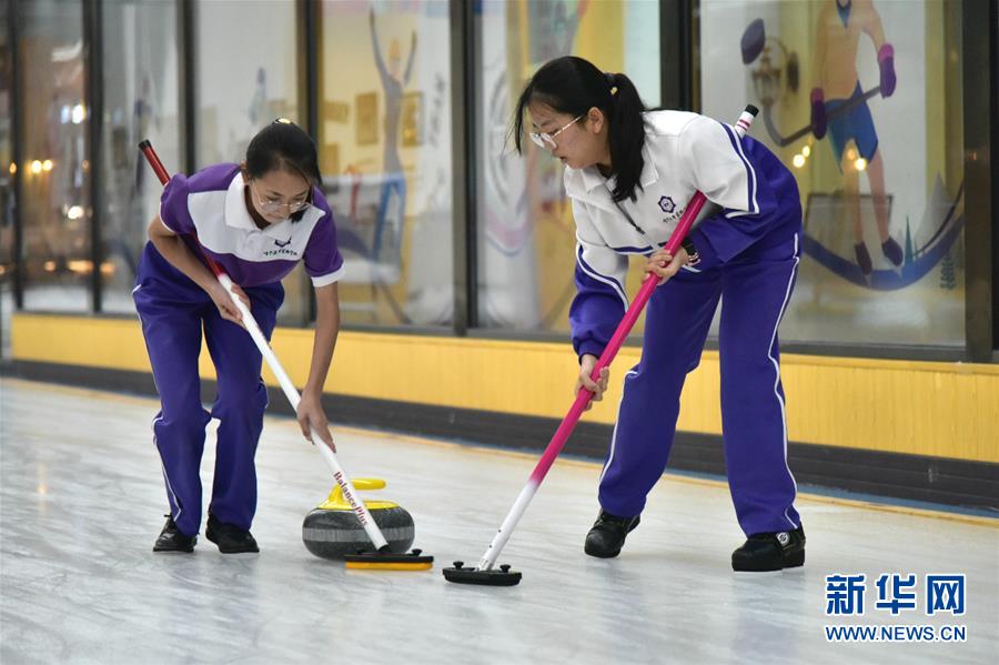 （體育&middot;圖文互動）（4）（在習(xí)近平新時代中國特色社會主義思想指引下&mdash;&mdash;新時代新作為新篇章&middot;總書記關(guān)心的百姓身邊事）奔跑吧，少年！&mdash;&mdash;體育讓孩子們插上強壯的翅膀（配本社同題文字稿）