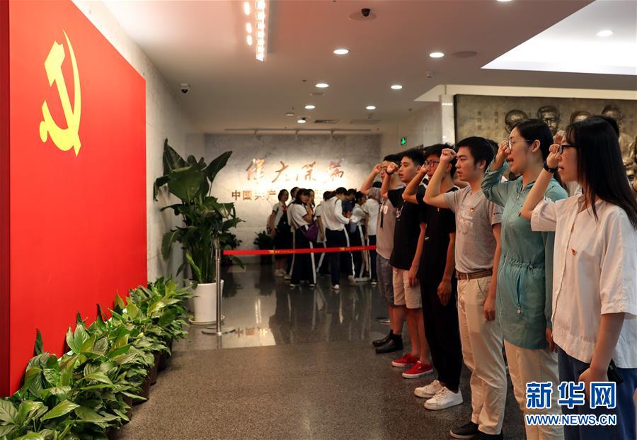 （新華全媒頭條·圖文互動）（5）彩云長在有新天——黨的十九大以來以習(xí)近平同志為核心的黨中央關(guān)心推進宣傳思想工作紀(jì)實