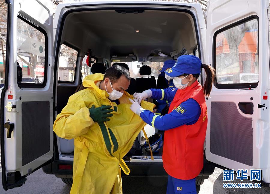 （習(xí)近平致敬的戰(zhàn)&ldquo;疫&rdquo;英雄&middot;志愿者篇&middot;圖文互動(dòng)）（3）他們，微光成炬照征程