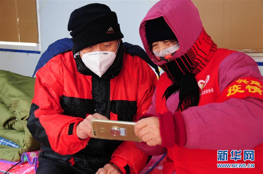 （習(xí)近平致敬的戰(zhàn)&ldquo;疫&rdquo;英雄&middot;志愿者篇&middot;圖文互動(dòng)）（9）他們，微光成炬照征程