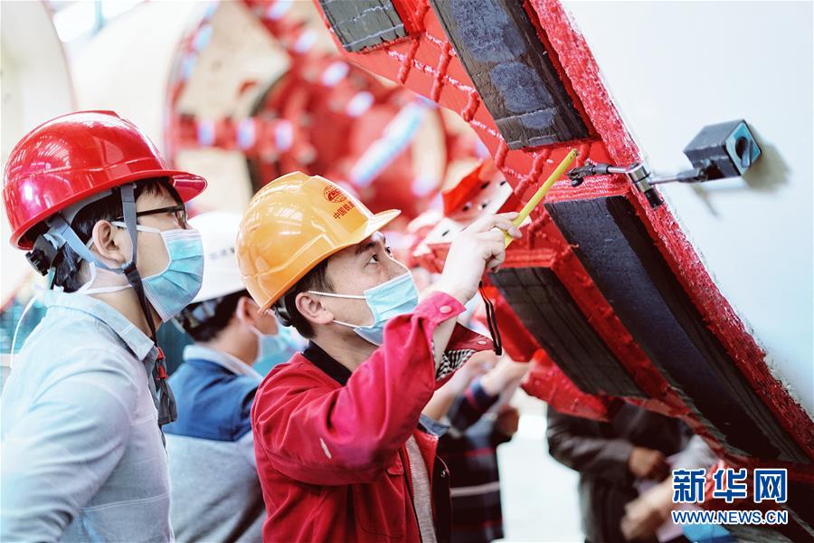 （在習(xí)近平新時(shí)代中國特色社會(huì)主義思想指引下——新時(shí)代新作為新篇章·習(xí)近平總書記關(guān)切事·圖文互動(dòng)）（1）最有力的支撐，最堅(jiān)決的攀登——記錄奮戰(zhàn)在復(fù)工復(fù)產(chǎn)一線的科技工作者
