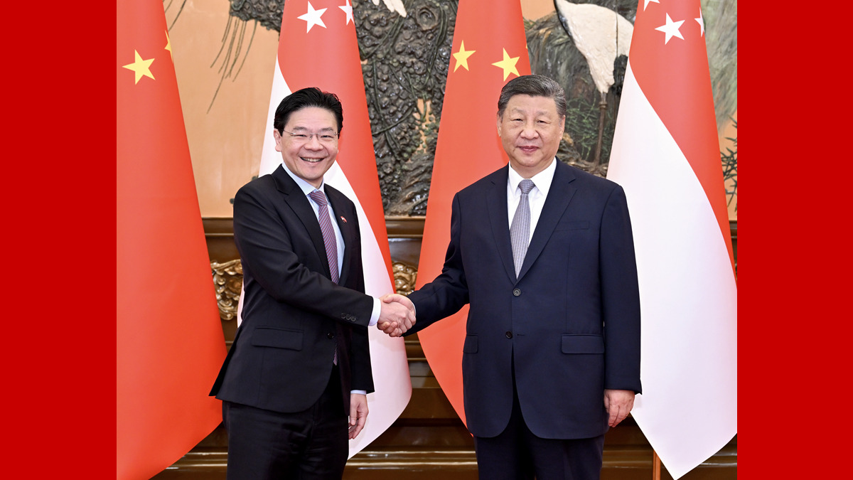 習(xí)近平會見新加坡總理黃循財