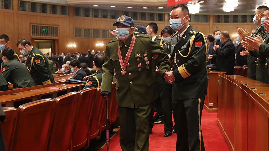 志愿軍老戰(zhàn)士、老同志入場(chǎng)