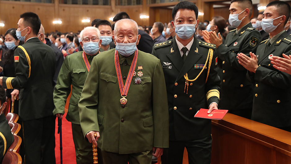 志愿軍老戰(zhàn)士、老同志入場(chǎng)