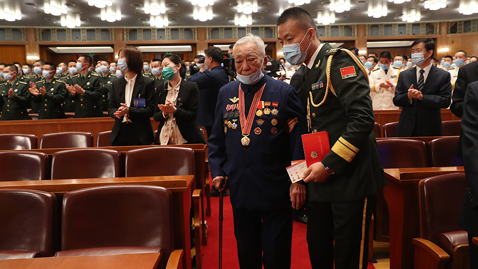 志愿軍老戰(zhàn)士、老同志入場(chǎng)