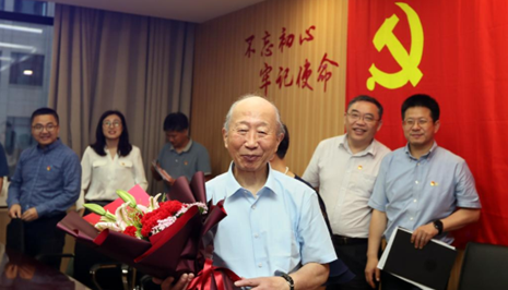 新黨員陳振新：“雖已耄耋，紅心向黨！”