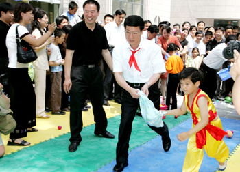 “為民、務(wù)實(shí)、清廉”——記中共中央政治局常委張高麗