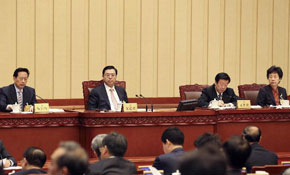 張德江出席全國人大常委會(huì)第五次會(huì)議第二次全體會(huì)議