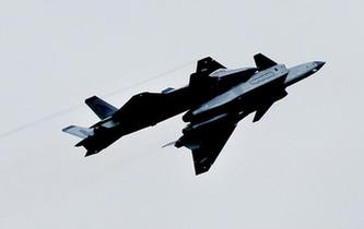 “殲-20，你不要飛得那么快……”