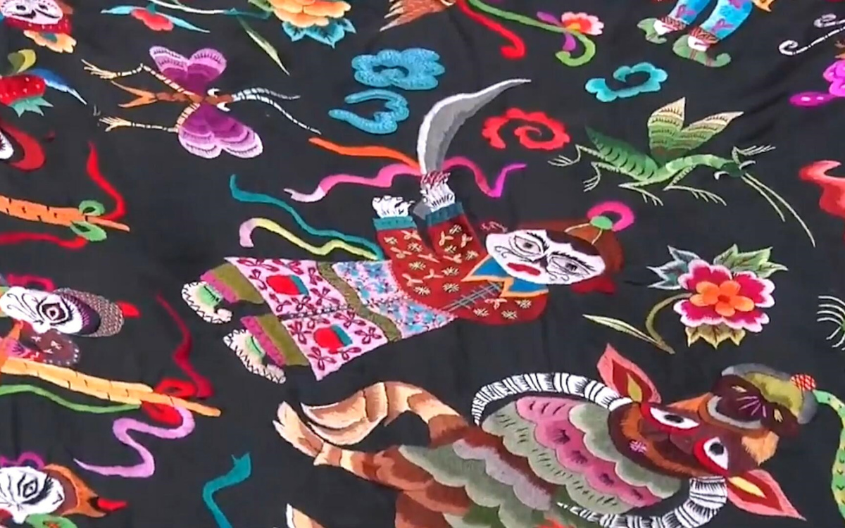 苗繡繡品慢慢得到市場認(rèn)可，回鄉(xiāng)的繡娘逐漸多了起來