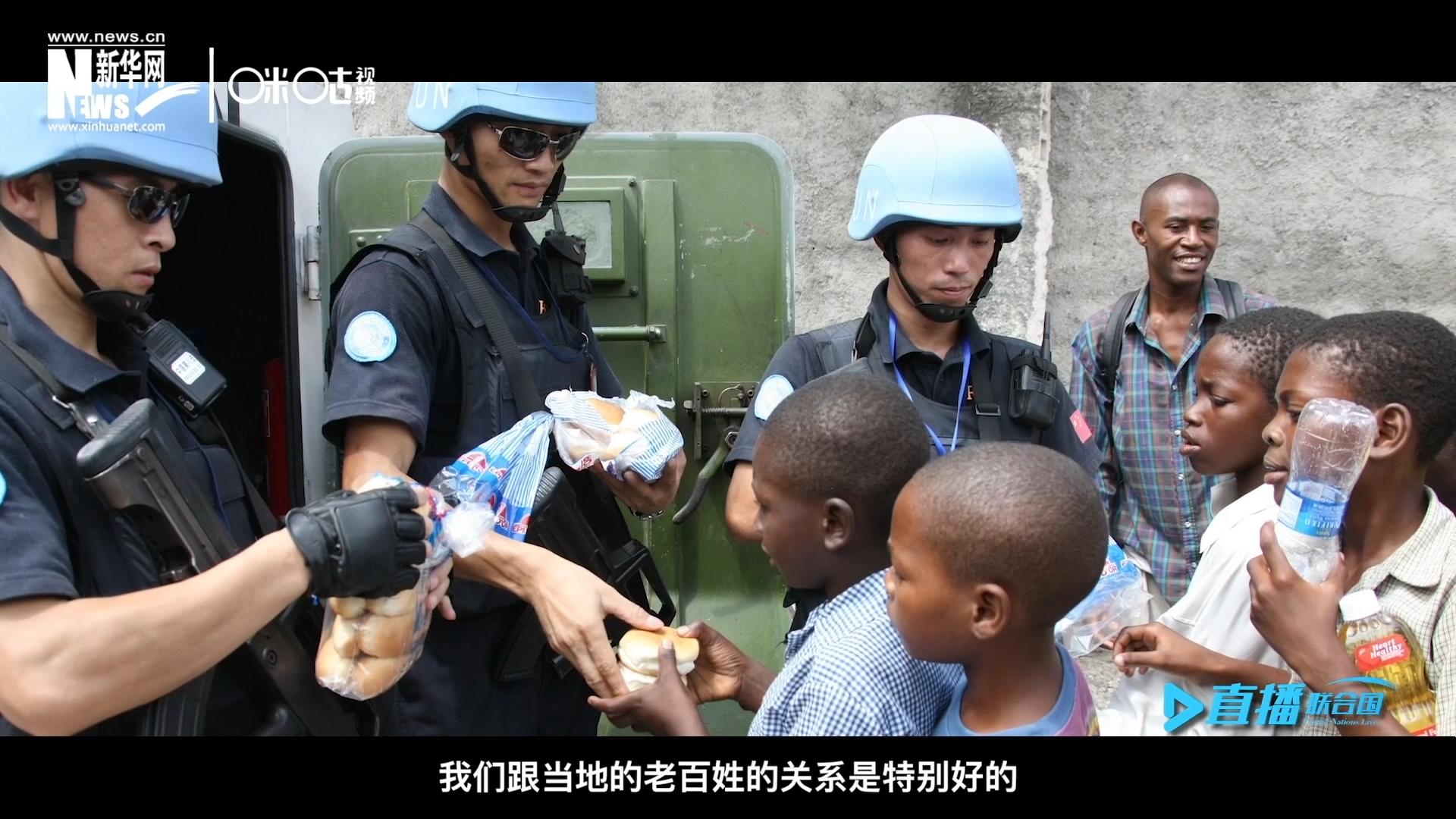 這群胸前印著五星紅旗的警察，在當(dāng)?shù)孛癖娦睦镉兄恋榈榈姆萘浚矀鬟f出許多的善意與感動。