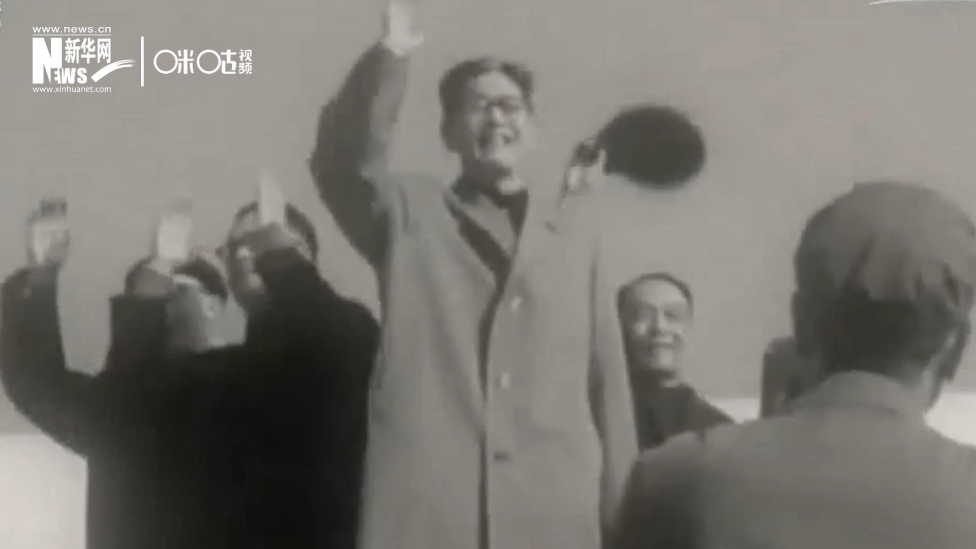 1971年11月9日，全新成立的中國(guó)聯(lián)合國(guó)代表團(tuán)在群眾的歡呼與掌聲中登上專機(jī)，正式開(kāi)啟了中國(guó)的聯(lián)合國(guó)之旅。