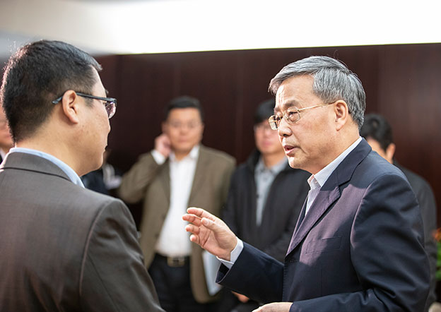 讓銀行業(yè)金融機構(gòu)愿意做、能夠做、也會做民營企業(yè)業(yè)務(wù)